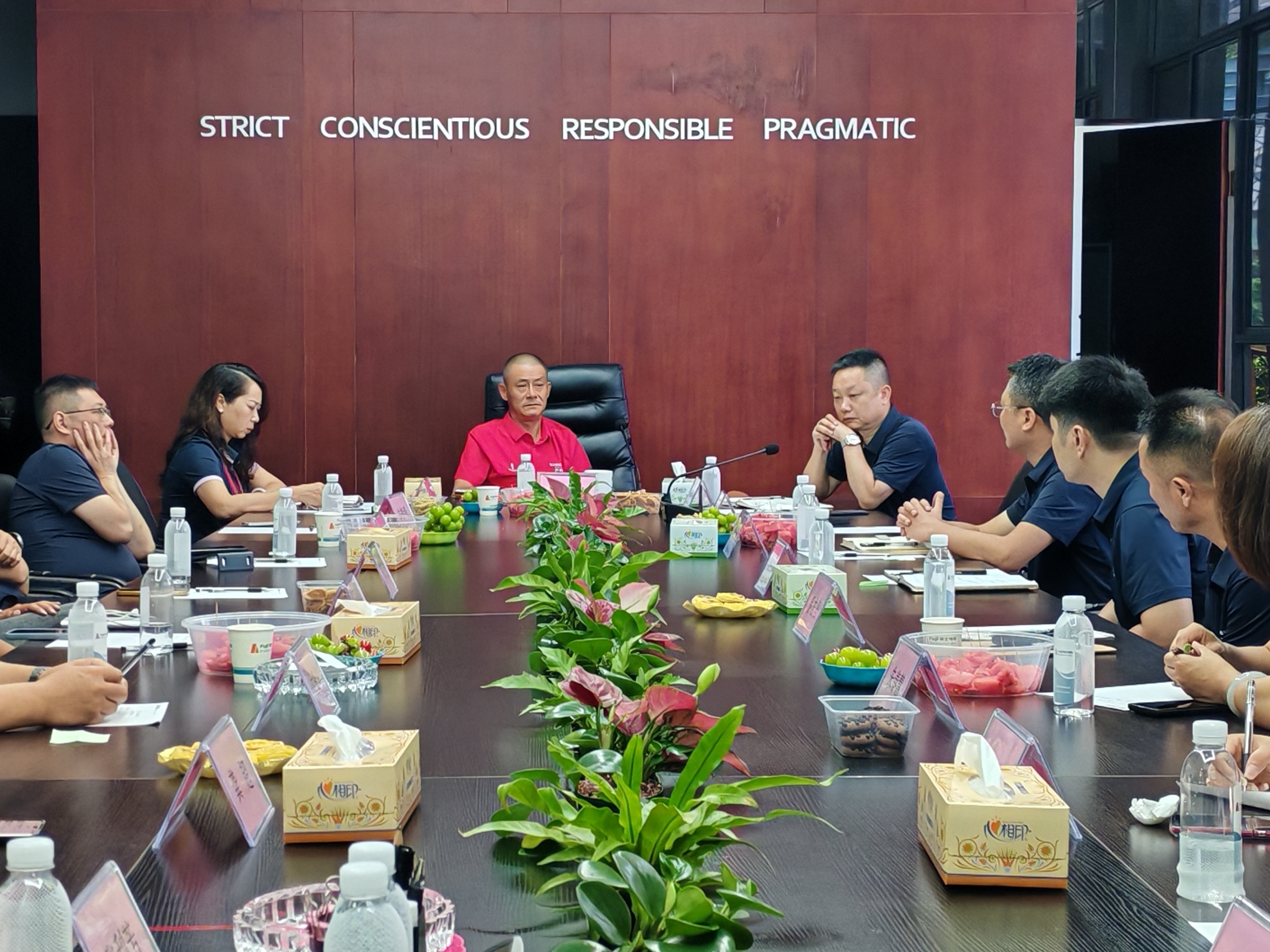 破局前行，聚力攻坚 | hth华体育app官网登录中国有限--
年中总结规划会